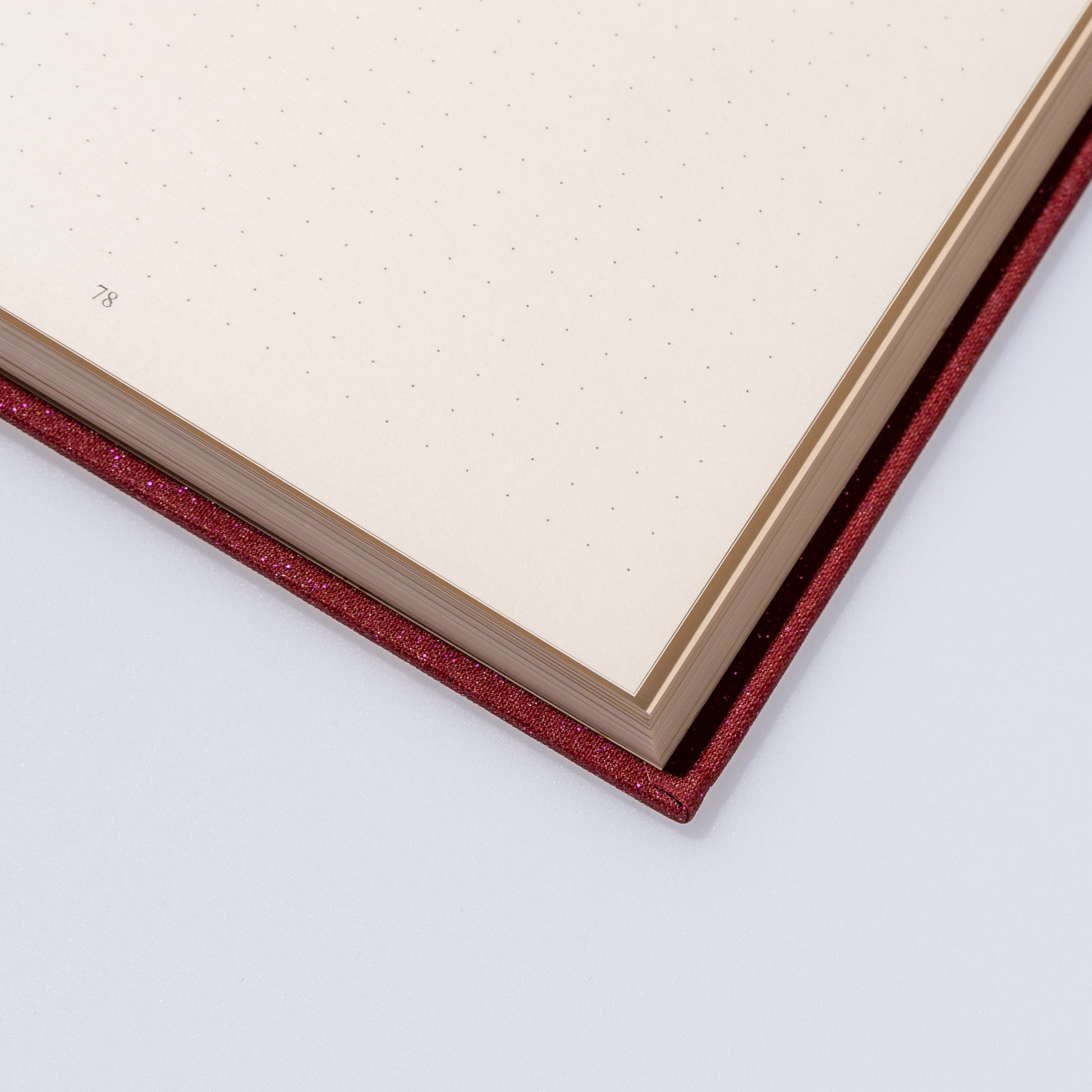 Bullet Journal A5 Cherry Detailaufnahme Seitennummerierung in der Ecke