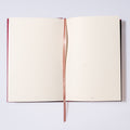 Bullet Journal A5 Cherry geöffnete Innenseiten mit integriertem Leseband und Glitzer Stoffeinband