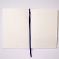 Bullet Journal A5 Snow geöffnete Innenseiten mit integriertem Leseband und Glitzer Stoffeinband